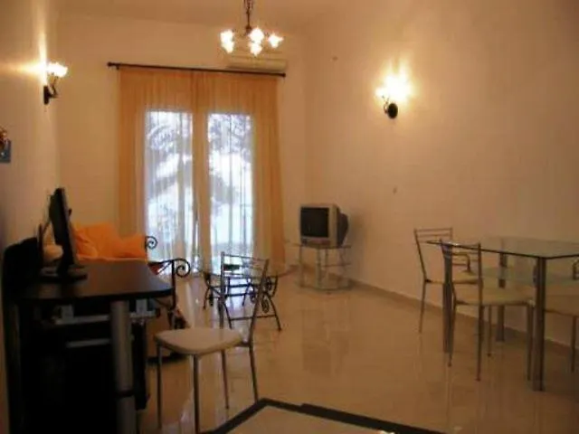 Tzeni Apartment *